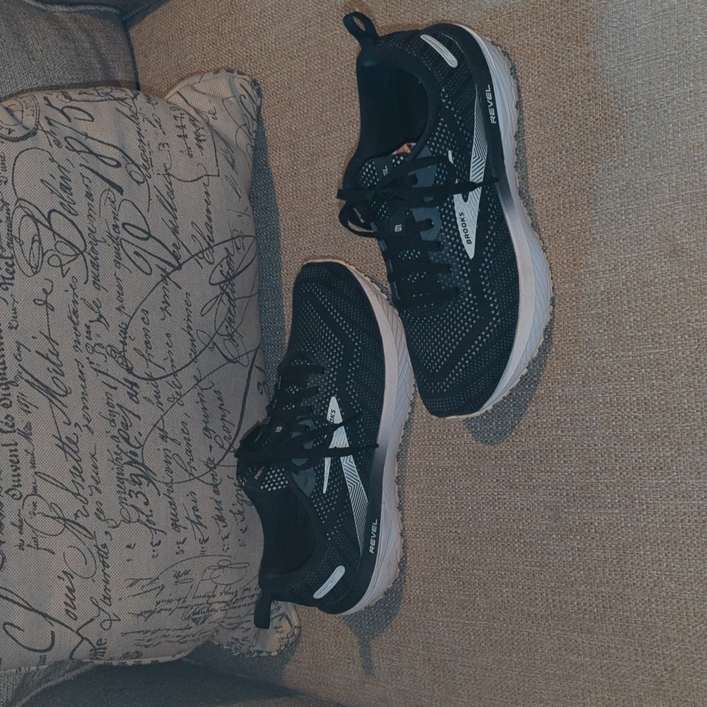 Brooks Revel 6 Running Shoes  7.5 Medium